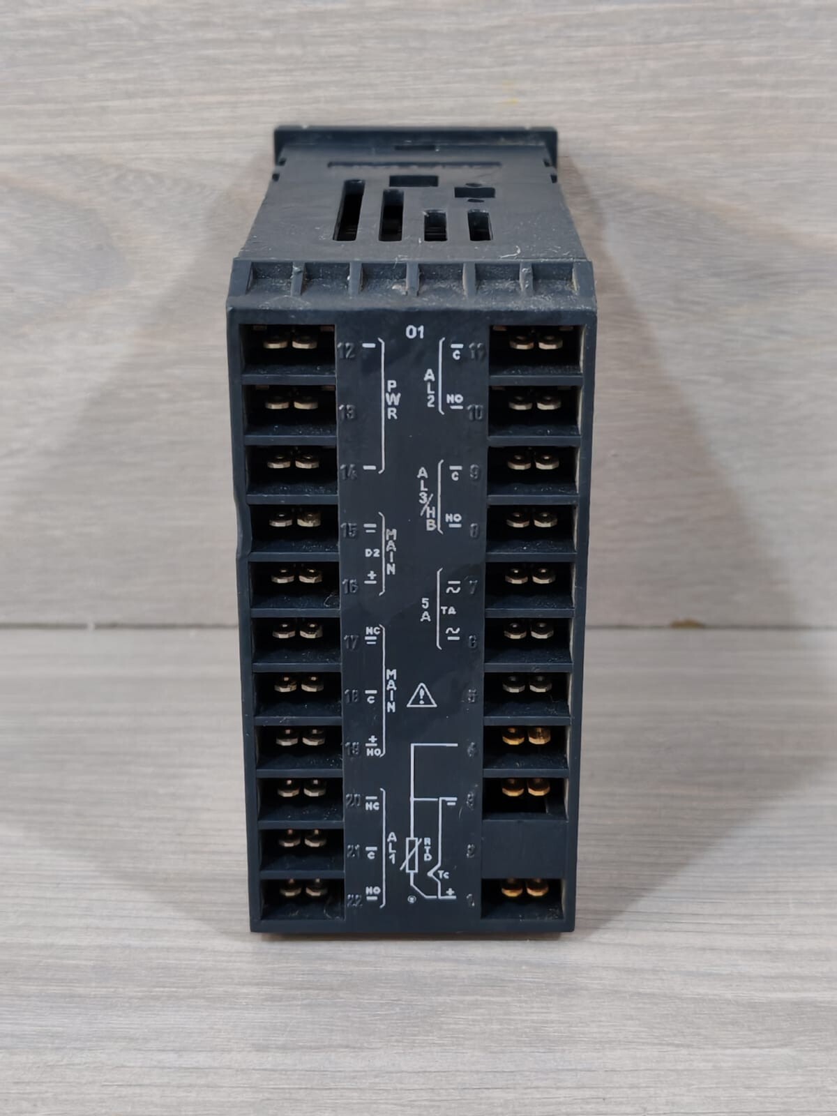 GEFRAN 1000-R0-1R-0-0 GEFRAN 1000-R0-1R-0-0 VER.13.0 11.27VAC/DC 50/60Hz 9VA TEMP.CONTROLLER 10