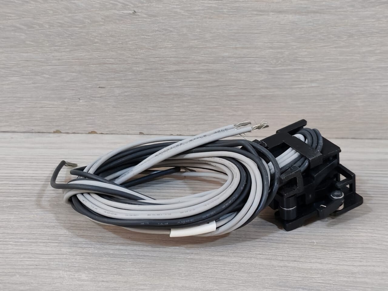 Unbranded 2H0050CDCK 2H0050CDCK AUXILLIARY SWITCH CIRCUIT BREAKER 4