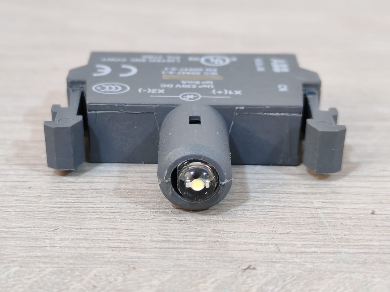 ABB MLBL-06 / MLBL-06W ABB MLBL-06 / MLBL-06W PILOT LIGHTS 2