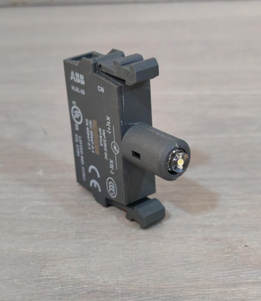 ABB MLBL-06 / MLBL-06W ABB MLBL-06 / MLBL-06W PILOT LIGHTS 3