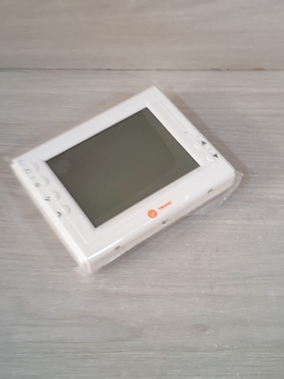 Trane TR-SAS908MTW-0-F3 TRANE TR-SAS908MTW-0-F3 DIGITAL THERMOSTAT 100-240VAC 3