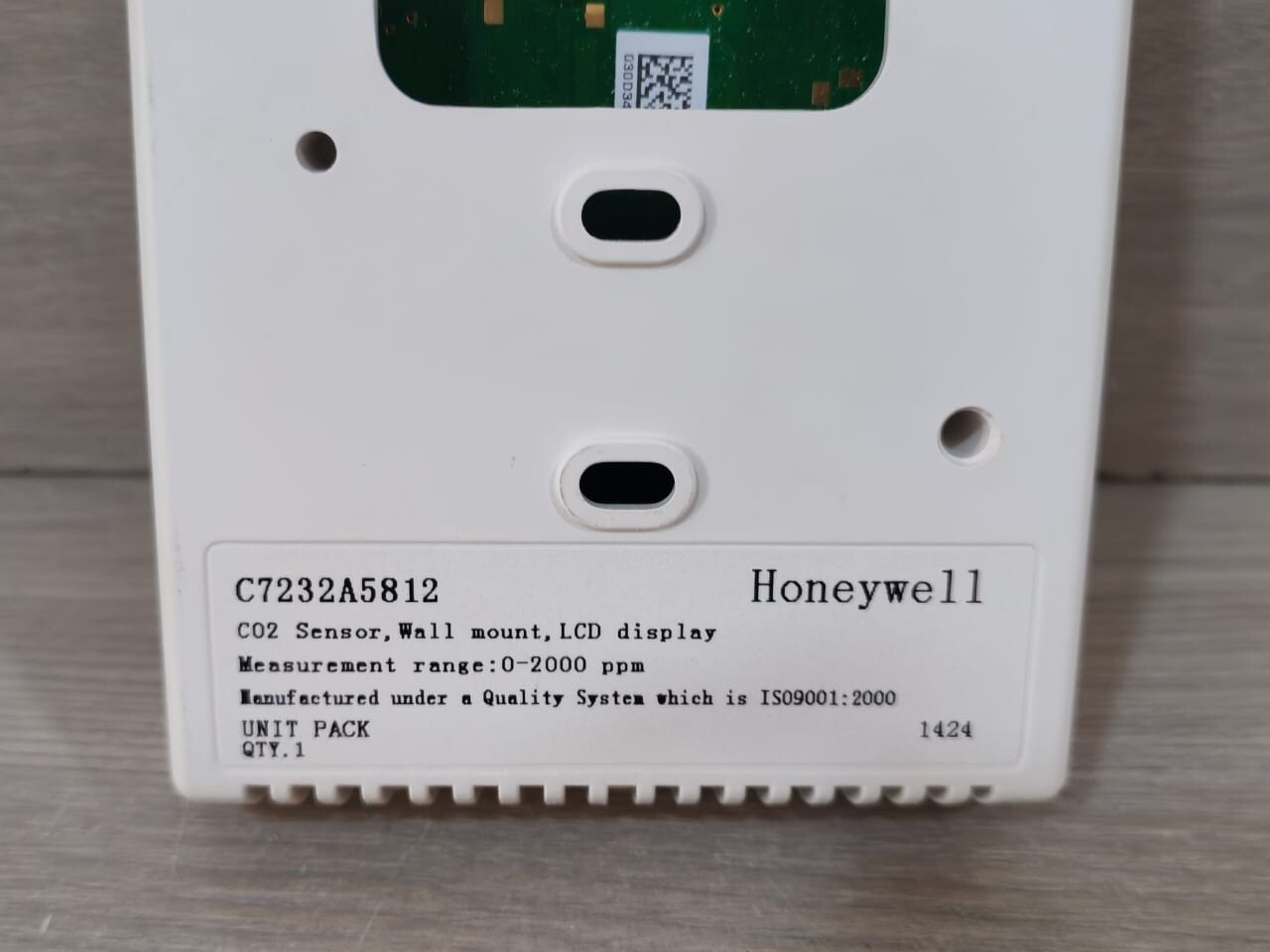 Honeywell C7232A5812 Honeywell C7232A5812 CO2 Sensor, Wall Mount, LCD Display Range: 0-2000ppm 2