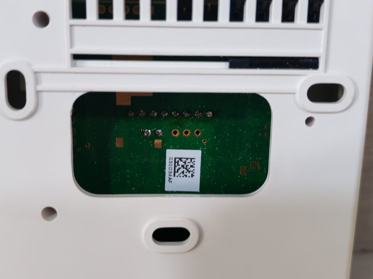 Honeywell C7232A5812 Honeywell C7232A5812 CO2 Sensor, Wall Mount, LCD Display Range: 0-2000ppm 3
