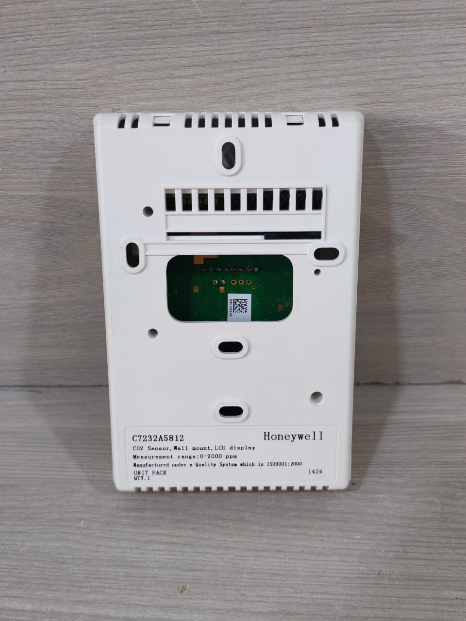 Honeywell C7232A5812 Honeywell C7232A5812 CO2 Sensor, Wall Mount, LCD Display Range: 0-2000ppm 4