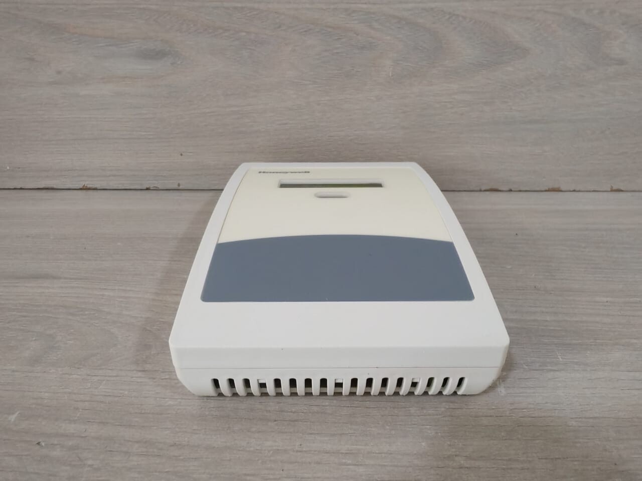Honeywell C7232A5812 Honeywell C7232A5812 CO2 Sensor, Wall Mount, LCD Display Range: 0-2000ppm 5