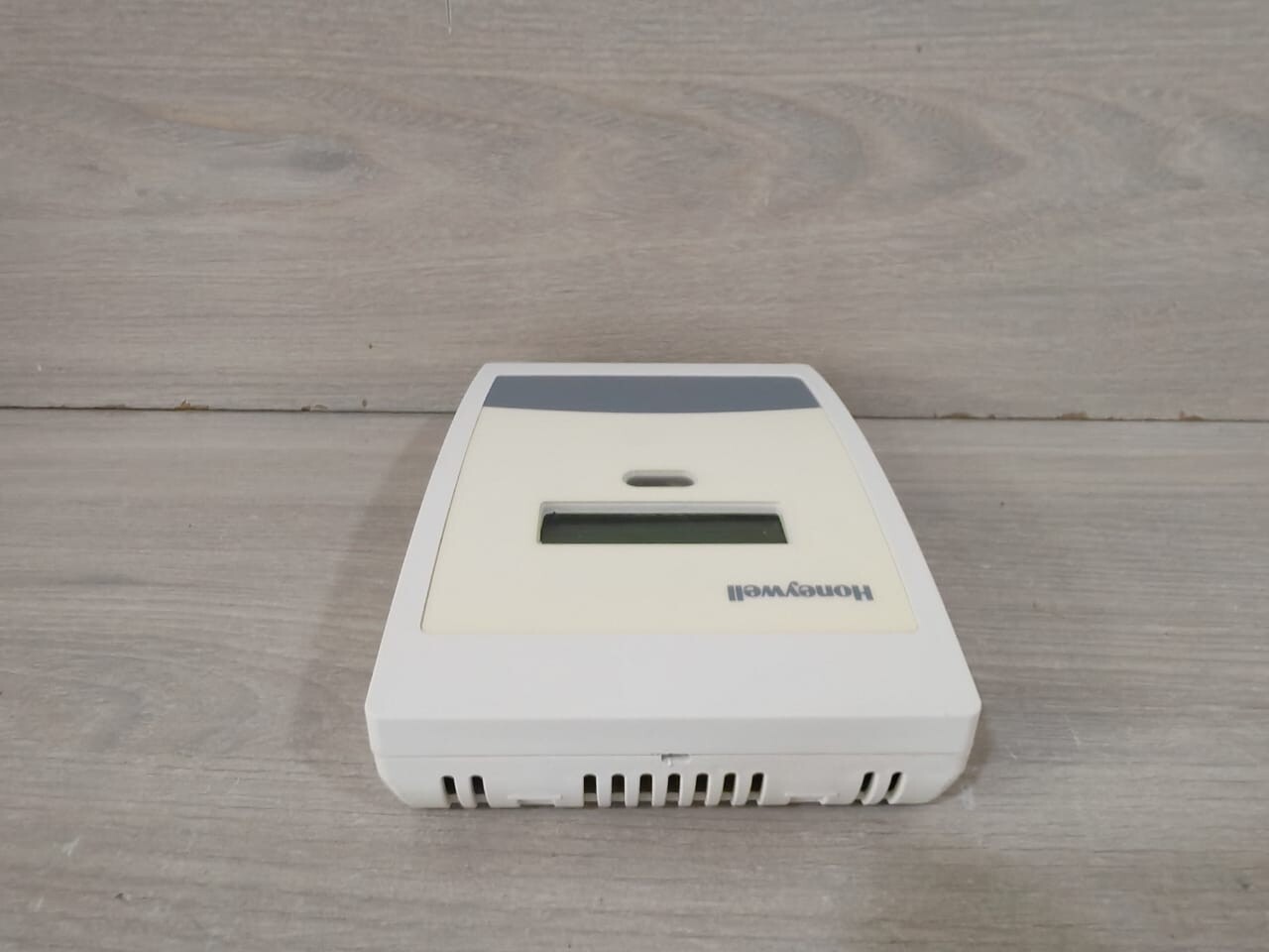 Honeywell C7232A5812 Honeywell C7232A5812 CO2 Sensor, Wall Mount, LCD Display Range: 0-2000ppm 6