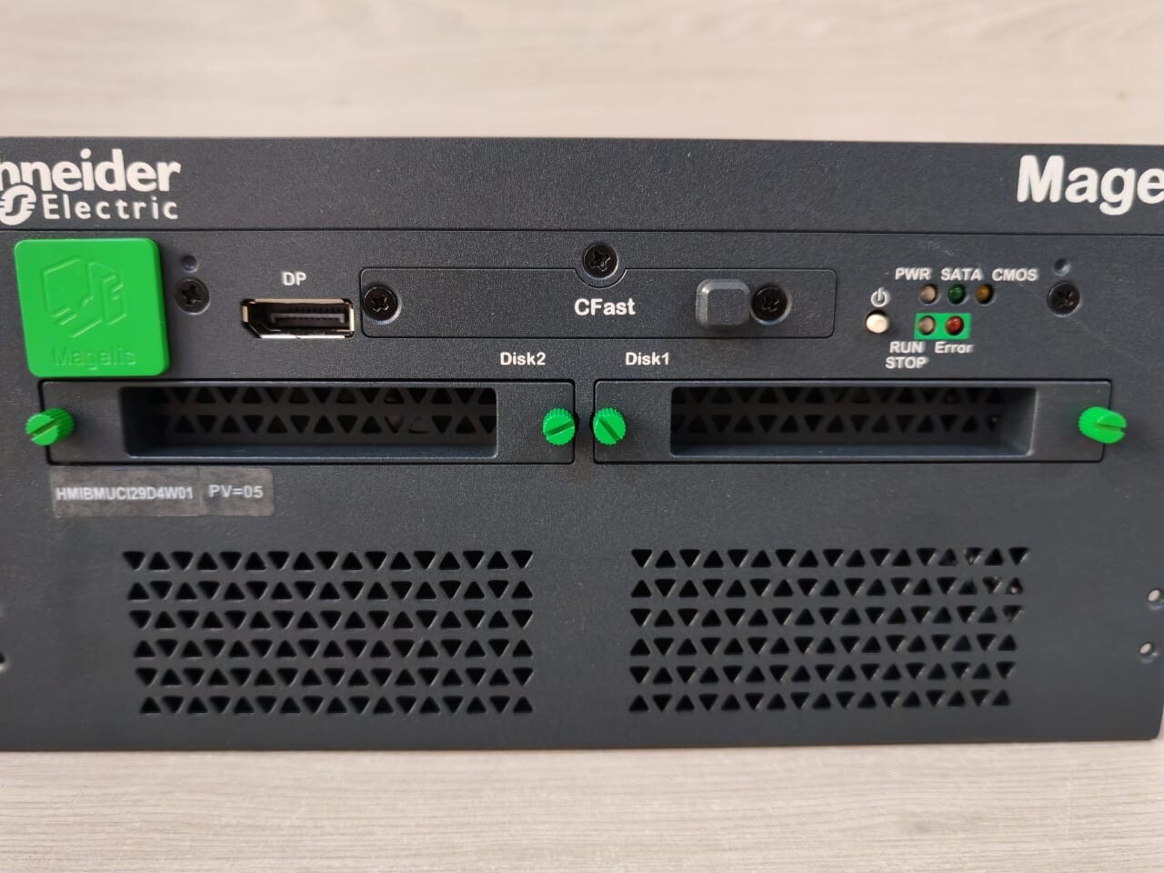 Schneider Electric HMIBMUCI29D4W01 SCHNEIDER ELECTRIC MAGNELIS IPC HMIBMUCI29D4W01 BOX PC UNIV.C FAST DC WES 4SLOTS 6