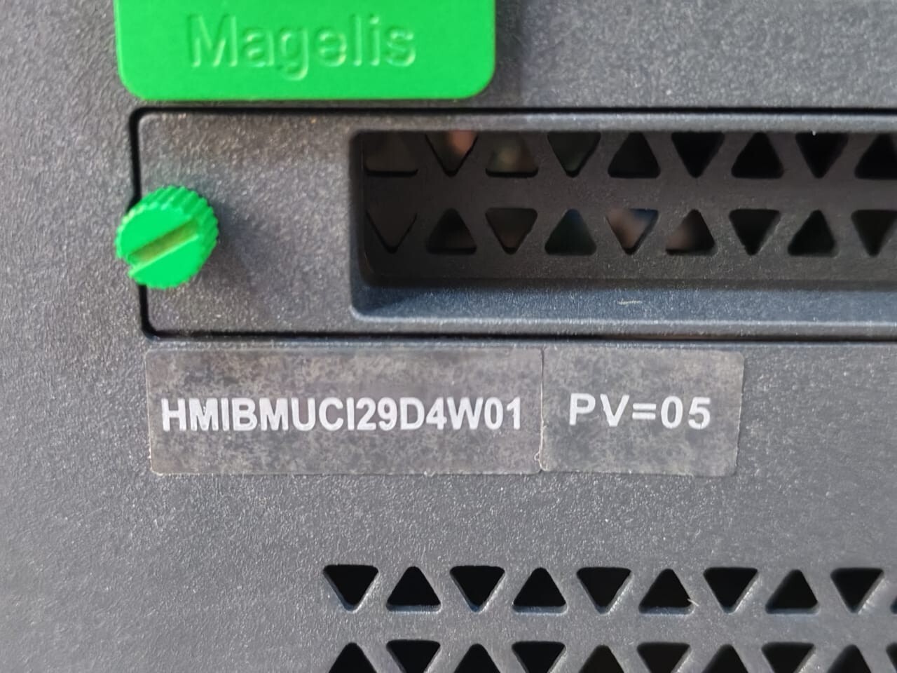 Schneider Electric HMIBMUCI29D4W01 SCHNEIDER ELECTRIC MAGNELIS IPC HMIBMUCI29D4W01 BOX PC UNIV.C FAST DC WES 4SLOTS 7