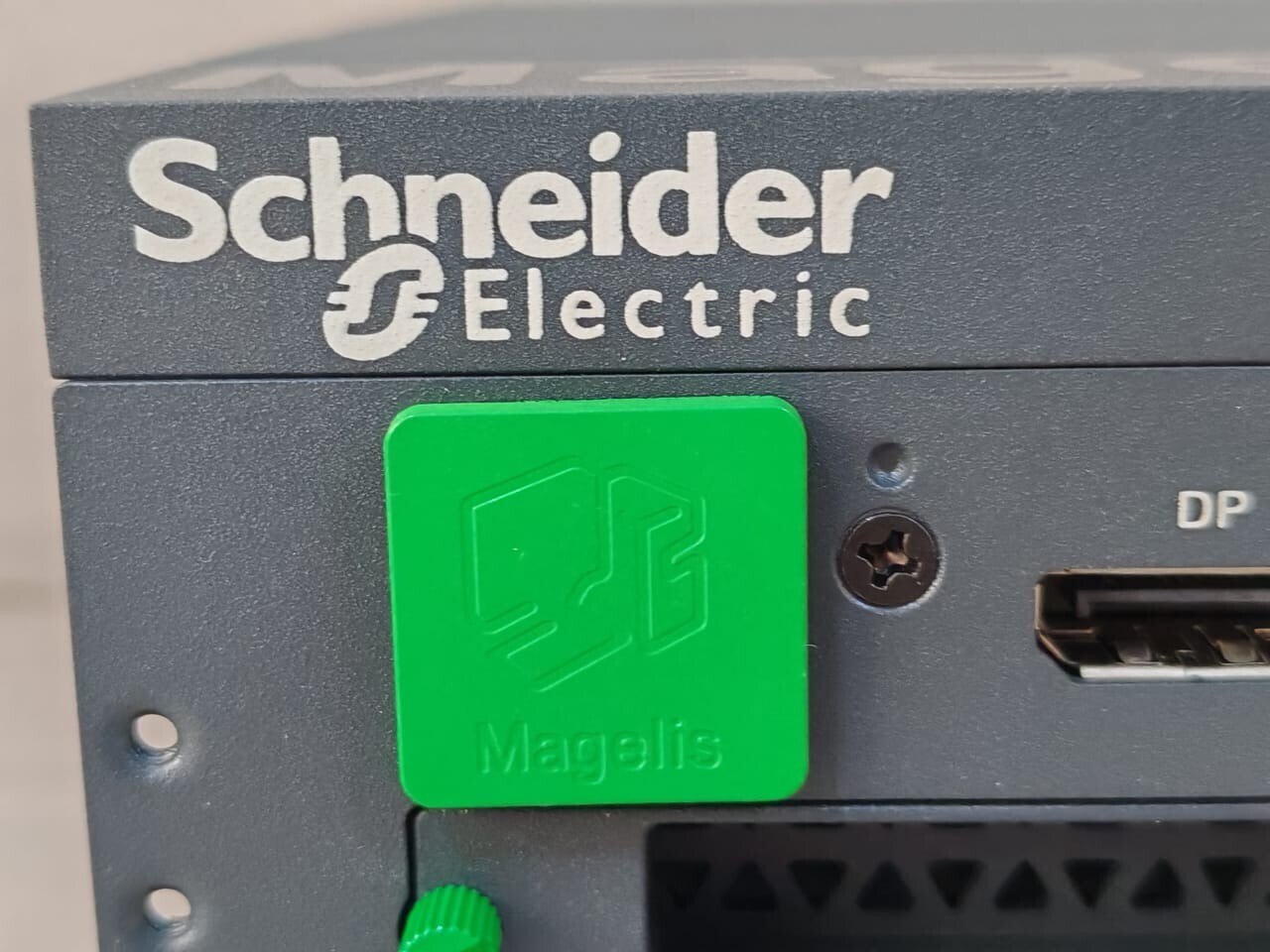 Schneider Electric HMIBMUCI29D4W01 SCHNEIDER ELECTRIC MAGNELIS IPC HMIBMUCI29D4W01 BOX PC UNIV.C FAST DC WES 4SLOTS 8