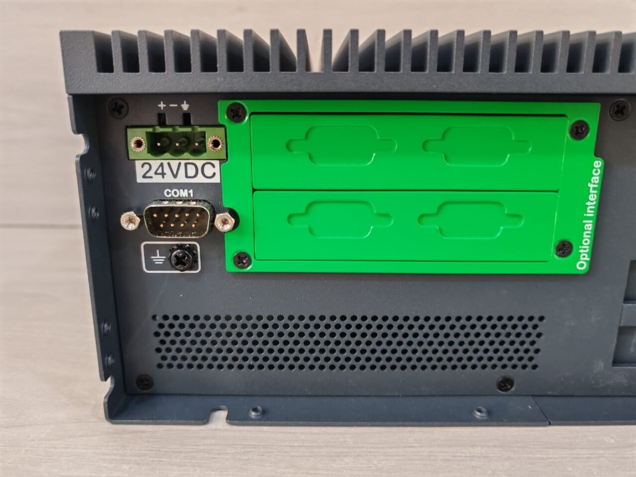 Schneider Electric HMIBMUCI29D4W01 SCHNEIDER ELECTRIC MAGNELIS IPC HMIBMUCI29D4W01 BOX PC UNIV.C FAST DC WES 4SLOTS 10