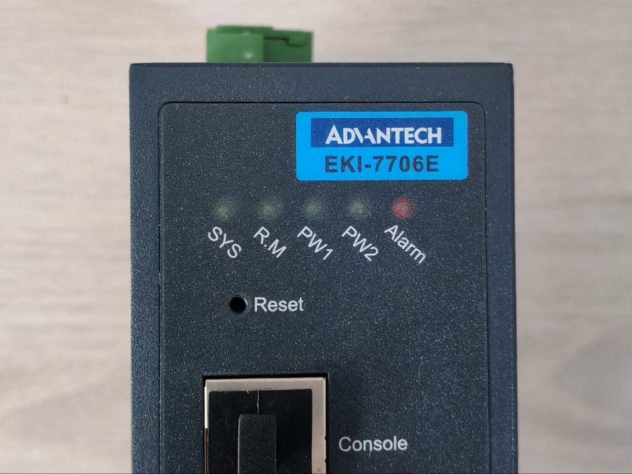Advantech EKI-7706E-2FI Advantech EKI-7706E-2FI Industrial Ethernet Switch 12-48 VDC | 1.5A 2
