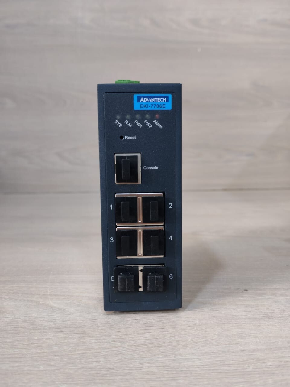 Advantech EKI-7706E-2FI Advantech EKI-7706E-2FI Industrial Ethernet Switch 12-48 VDC | 1.5A 3