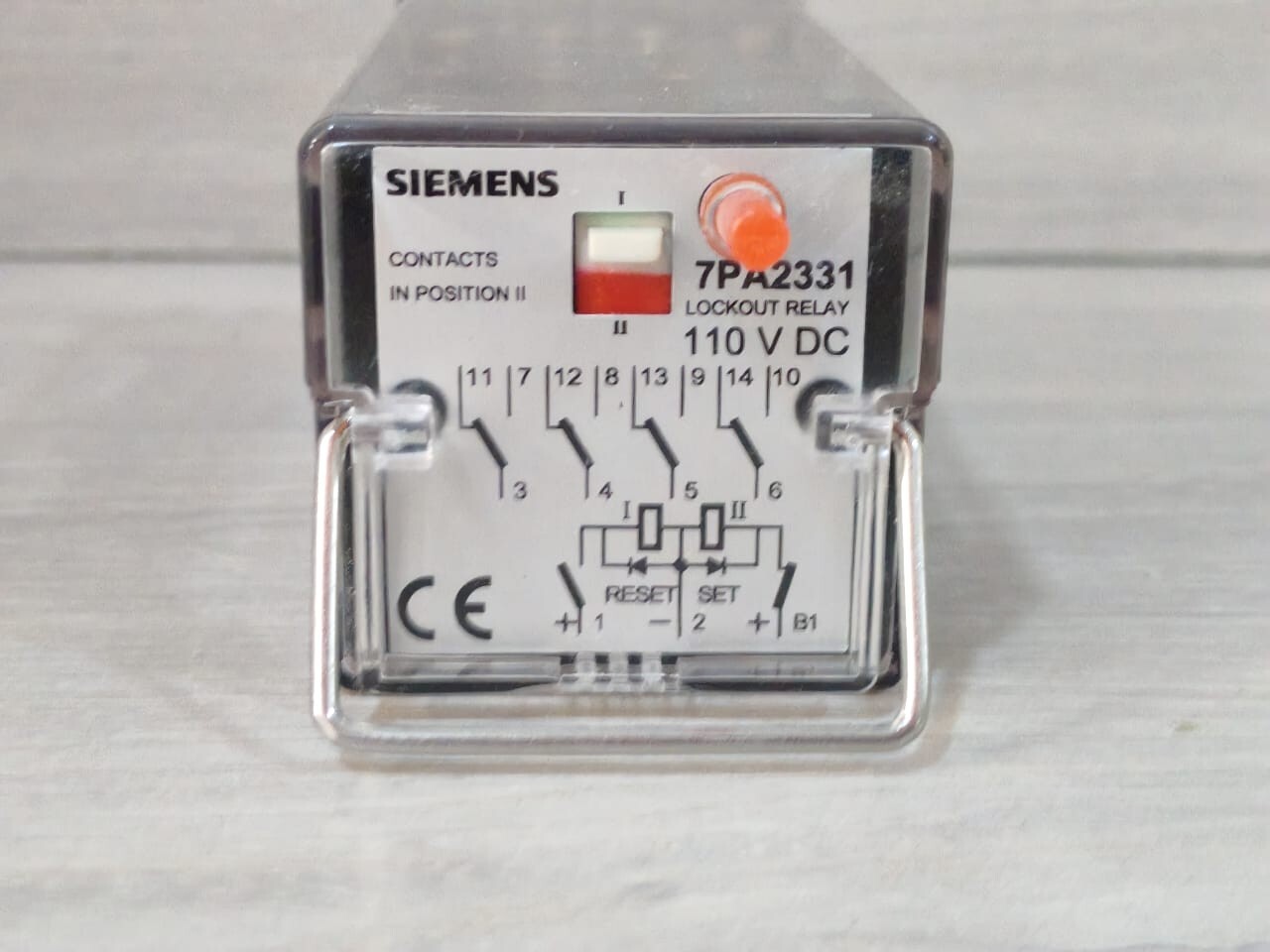 Siemens 7PA2331 SIEMENS 7PA2331-0 LOCKOUT FAST RELAY 4 NC/NO PUSH BUTTON 11OVDC 2