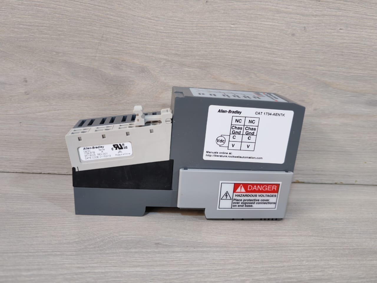 Allen-Bradley 430538 Allen-Bradley 1734-AENTK Ser. B POINT I/O Single Port Adaptor-K 430538 FW: 5.015 7