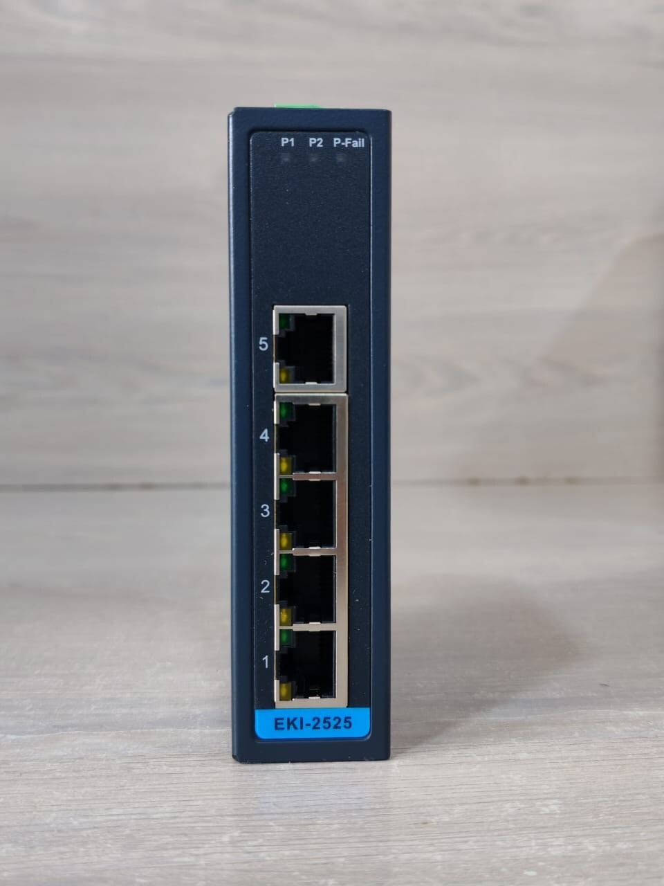 Advantech EKI-2525-BE Advantech EKI-2525 5-Port 10/100Mbps Industrial Unmanaged Fast Ethernet Switch 2