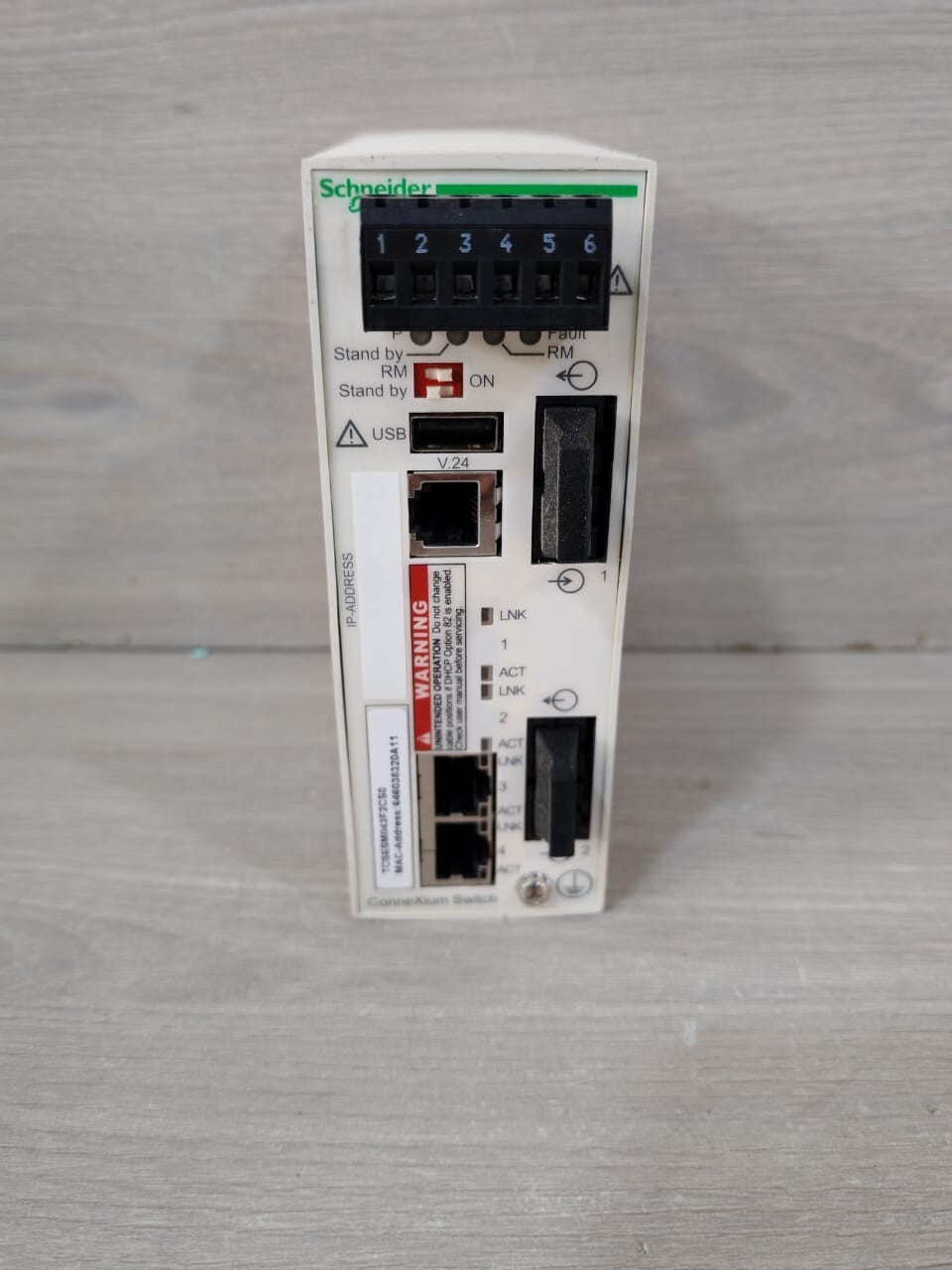Schneider Electric TCSESM043F2CS0 Schneider-Electric TCSESM043F2CS0 ConneXium MAnaged Switch 2TX/2FX-SM 2