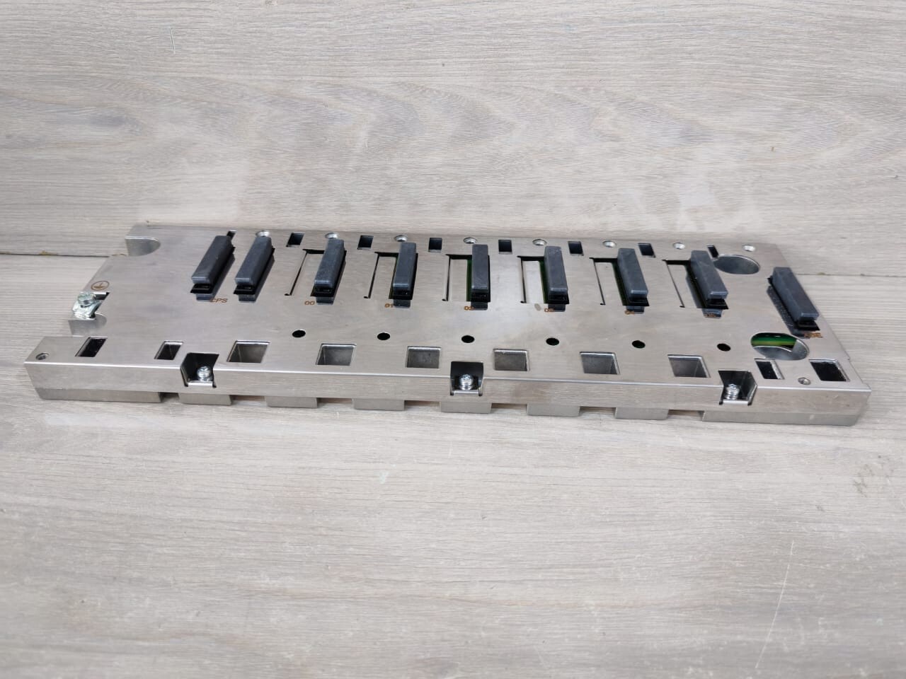 Schneider Electric BMXXBP0600H SCHNEIDER ELECTRIC BMXXBP0600H 6 SLOTS BACKPLANE 3