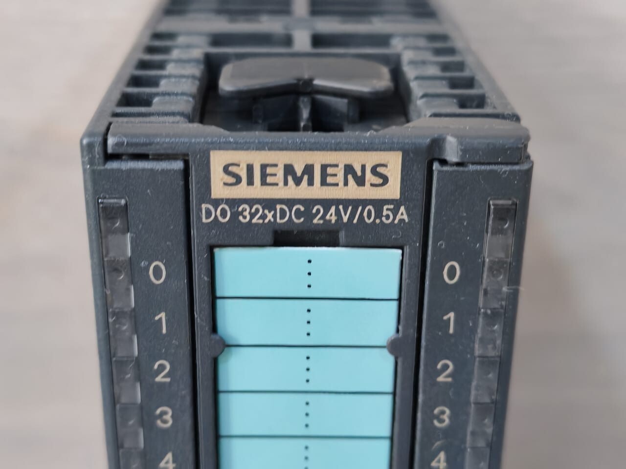 Siemens 6ES7322-1BL00-0AA0 SIEMENS SIMATIC S7-300 6ES7322-1BL00-0AA0 DIGITAL OUTPUT MODULE 3