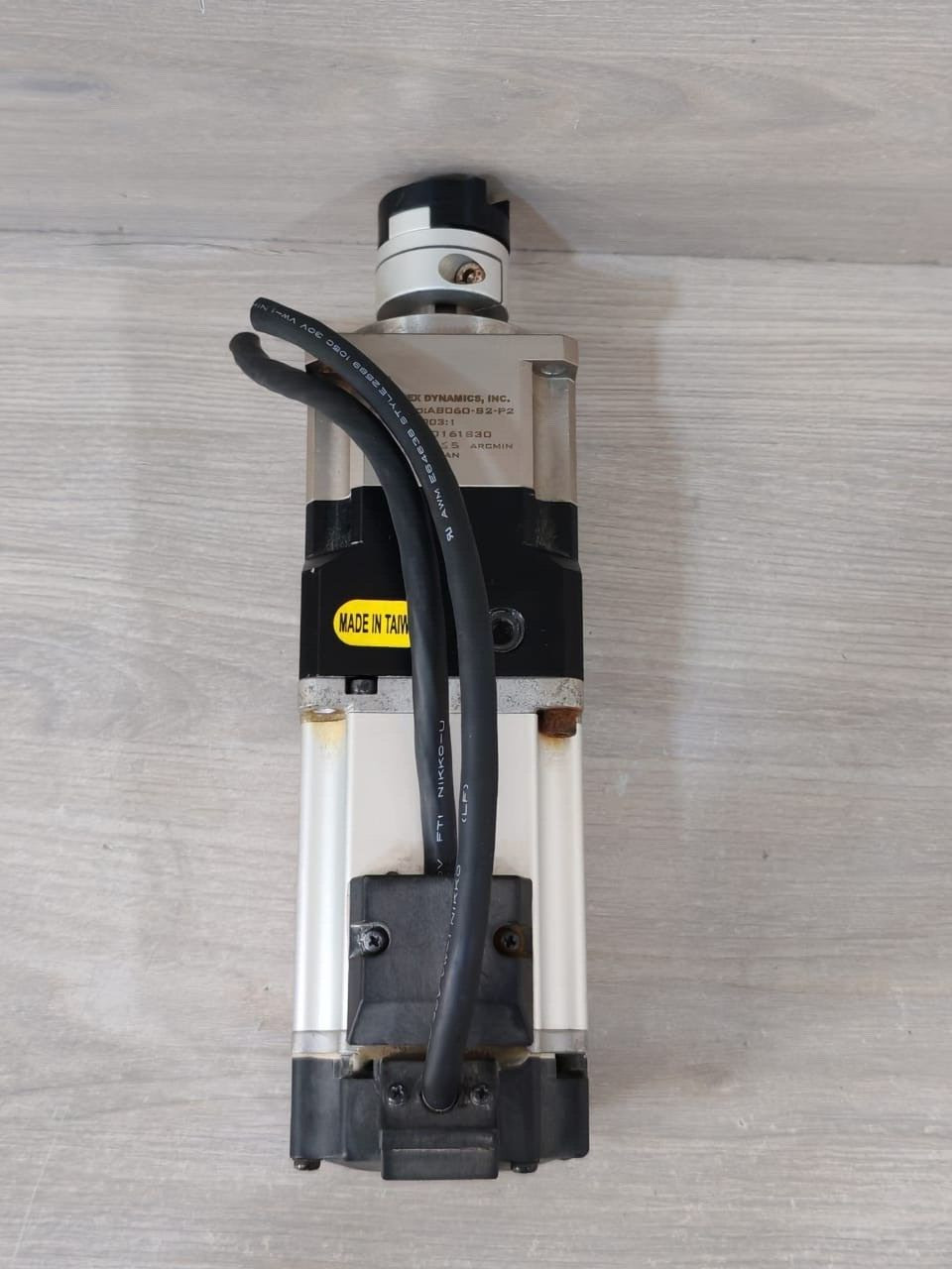 Rexroth MSM031C-0300-NN-M0-CH0 REXROTH MSM031C-0300-NN-M0-CH0 SERVO MOTOR WITH APEX DYNAMICS AB060-S2-P2 003:1 9