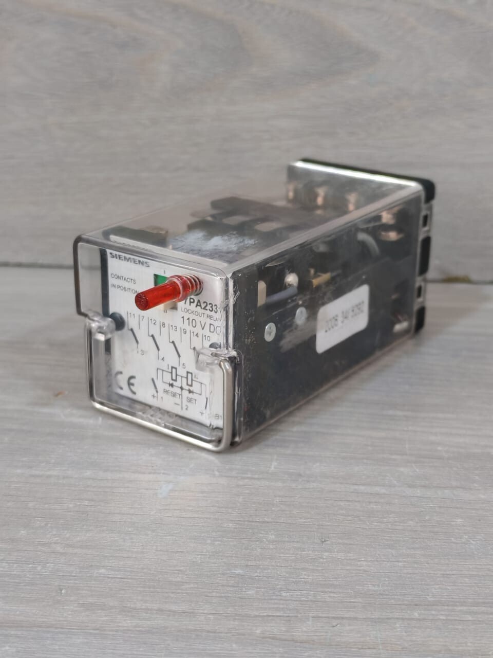 Siemens 7PA2331 SIEMENS 7PA2331 LOCKOUT FAST RELAY 4 NC/NO PUSH BUTTON 11OVDC 4