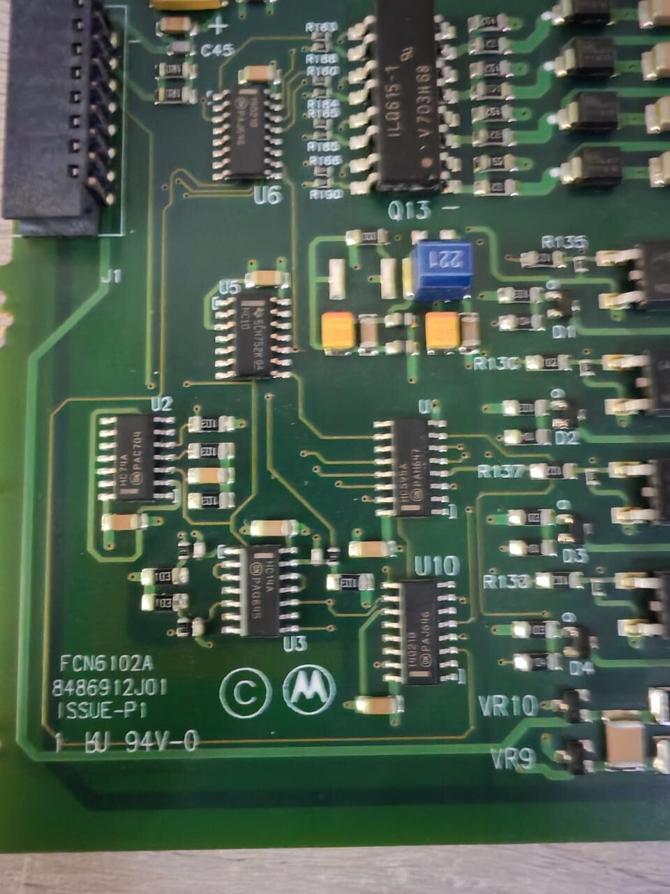 MOTOROLA 24DI/8D00C MOTOROLA FCN6102A_A8 24DI/8D00C ISSUE-P1 4