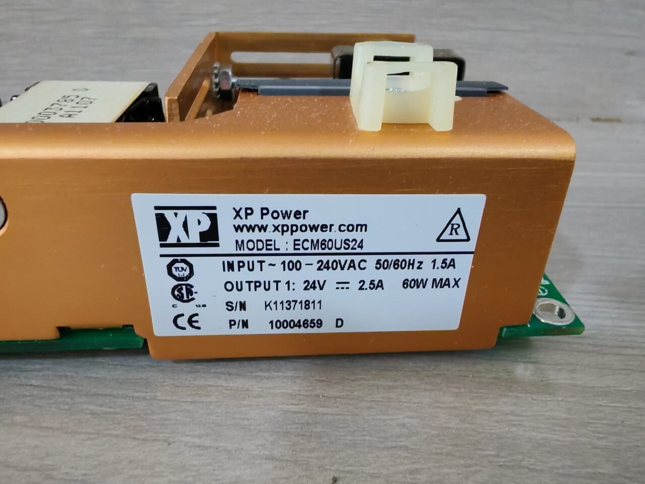XP POWER ECM60US24 XP Power ECM60US24 10004038 100-240VAC 5060Hz 1.5A 4