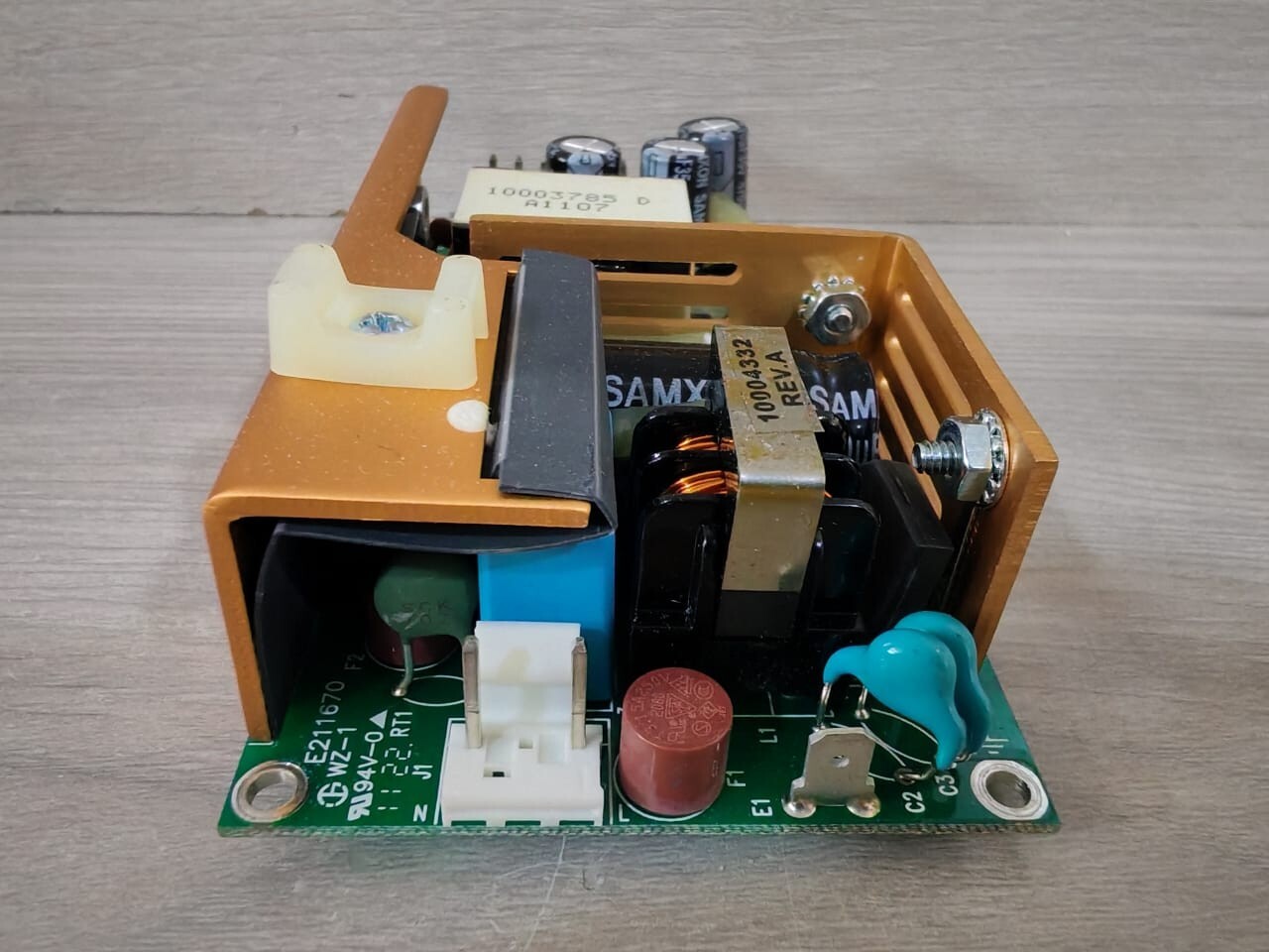 XP POWER ECM60US24 XP Power ECM60US24 10004038 100-240VAC 5060Hz 1.5A 6