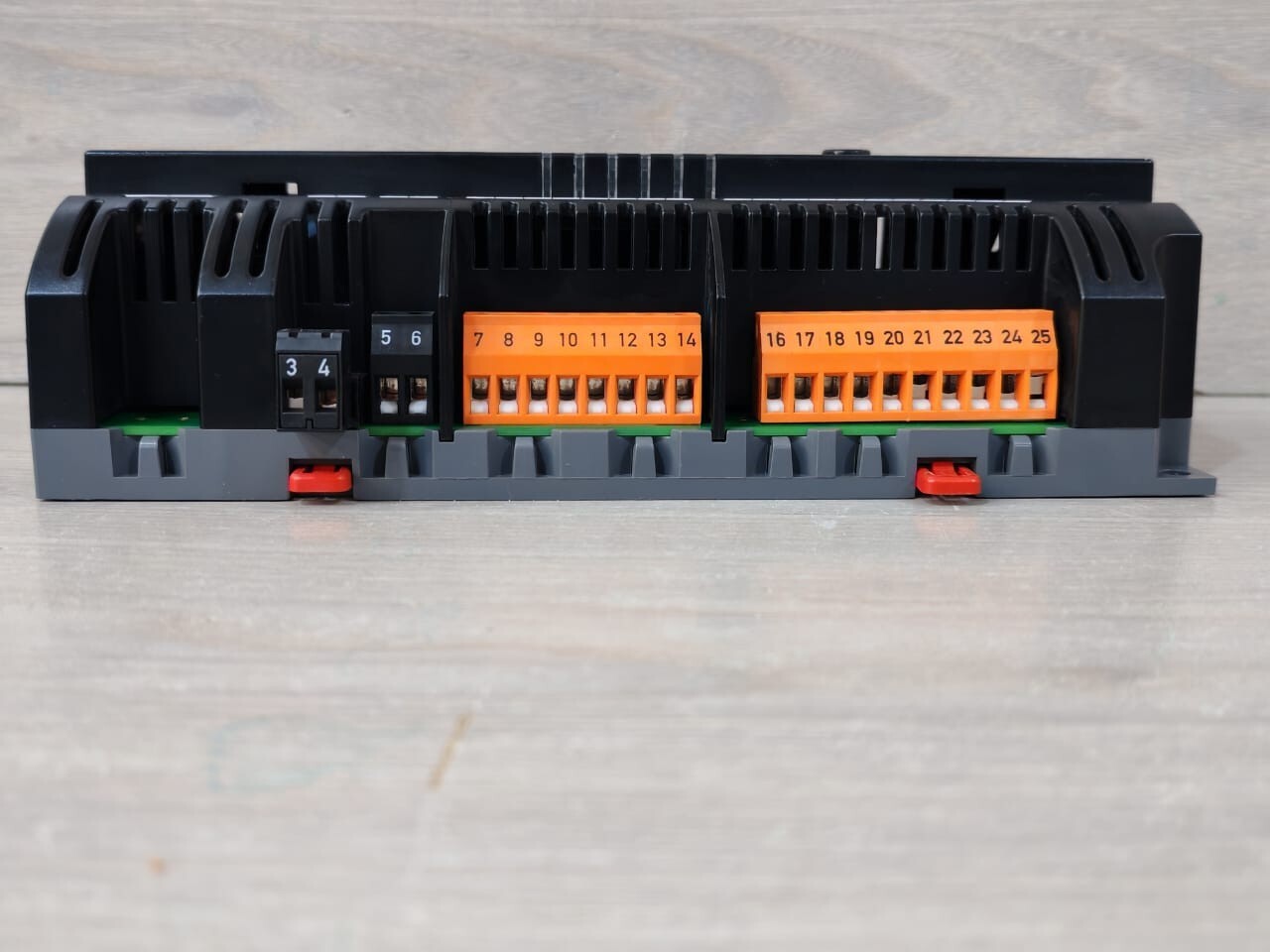 Honeywell CPO-RL6 HONEYWELL CPO-RL6 Room Controller 6AO, 10UI, 4 RELAYS, 4 TRIACS 2