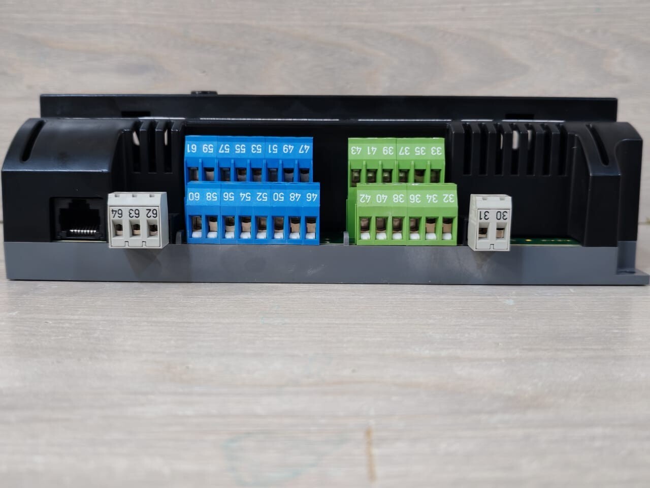 Honeywell CPO-RL6 HONEYWELL CPO-RL6 Room Controller 6AO, 10UI, 4 RELAYS, 4 TRIACS 4