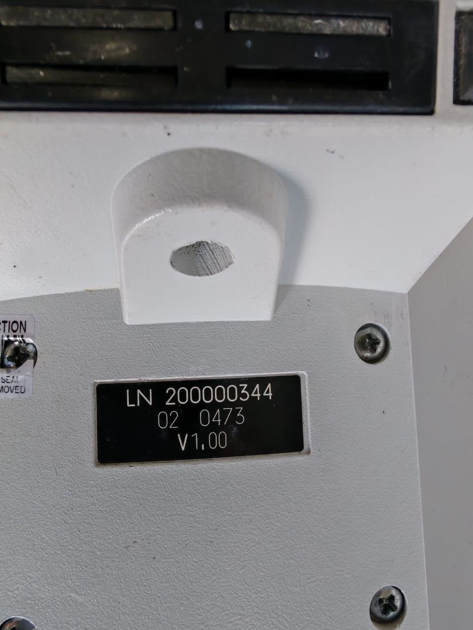 LEYBOLD L  200 LEYBOLD Vaseco L 200 HELIUM LEAK DETECTOR, UNIT; PUMP, VACUUM 6