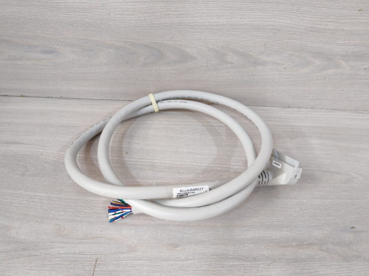 Allen-Bradley 1492-CABLE010Q Allen Bradley 1492-CABLE010Q Ser. C Interface Module Cable 1m Long 3
