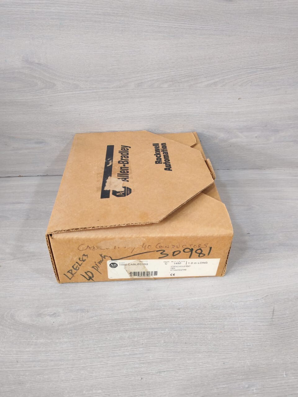Allen-Bradley 1492-CABLE010Q Allen Bradley 1492-CABLE010Q Ser. C Interface Module Cable 1m Long 8