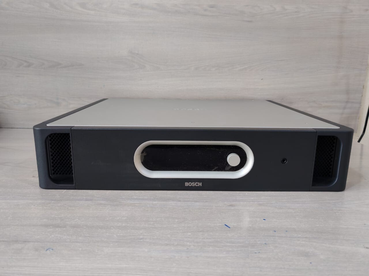 Bosch LBB-4428 BOSCH LBB 4428/00 MAT/N 890044280005 HW01/08 POWER AMPLIFIER 3