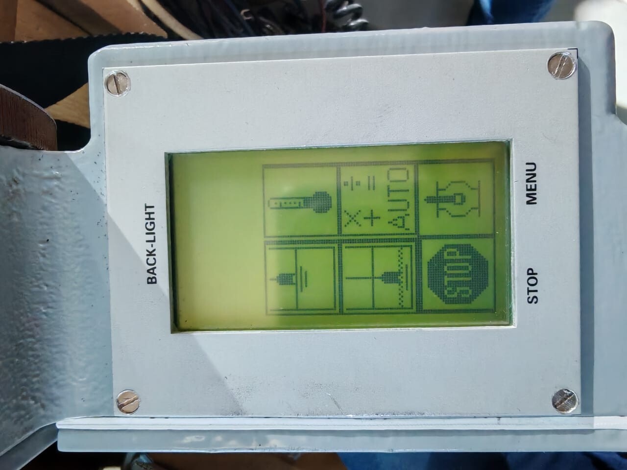 WHESSOE S.A 1216 WHESSOE S.A TAPE MODEL: 1216 LEVEL AND TEMPERATURE PORTABLE GAUGE 4