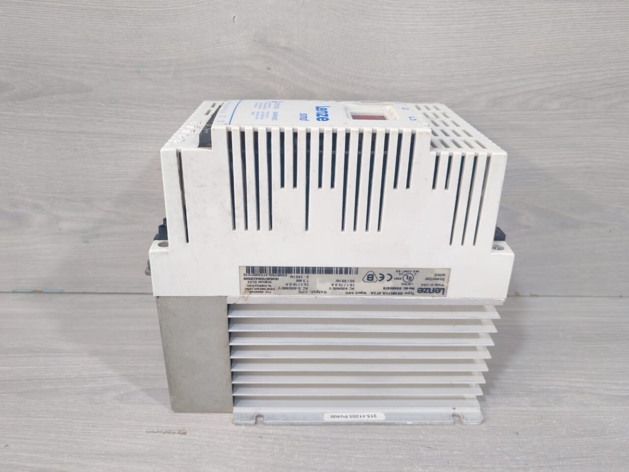 LENZE ESMD752L4TXA LENZE ESMD752L4TXA SMD INVERTER 4
