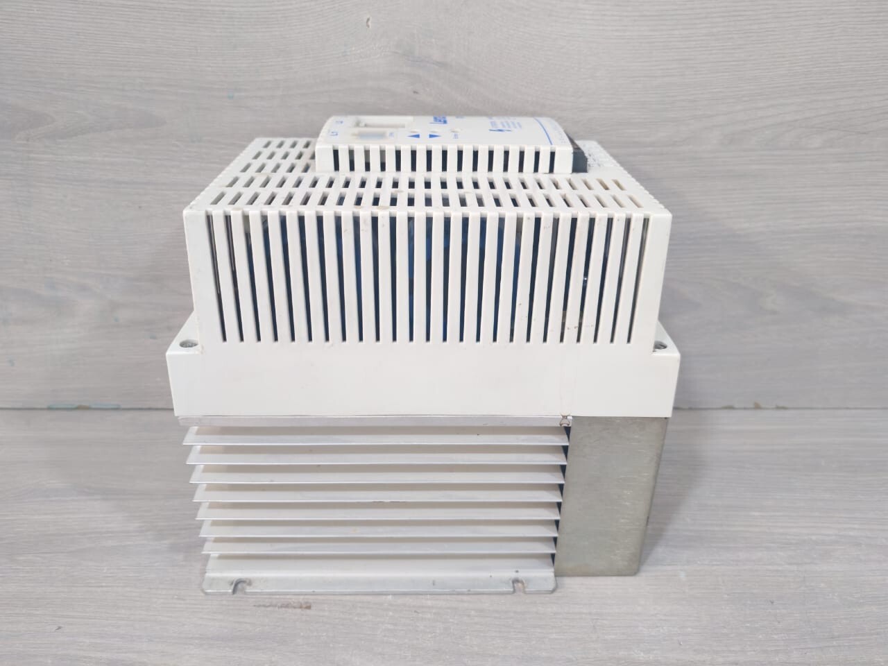 LENZE ESMD752L4TXA LENZE ESMD752L4TXA SMD INVERTER 5