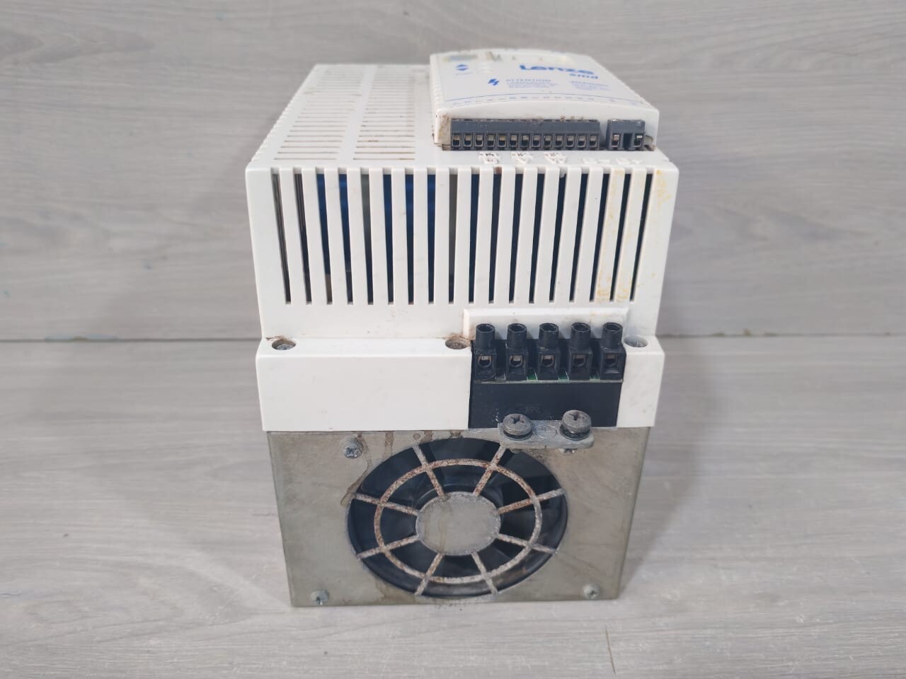 LENZE ESMD752L4TXA LENZE ESMD752L4TXA SMD INVERTER 7