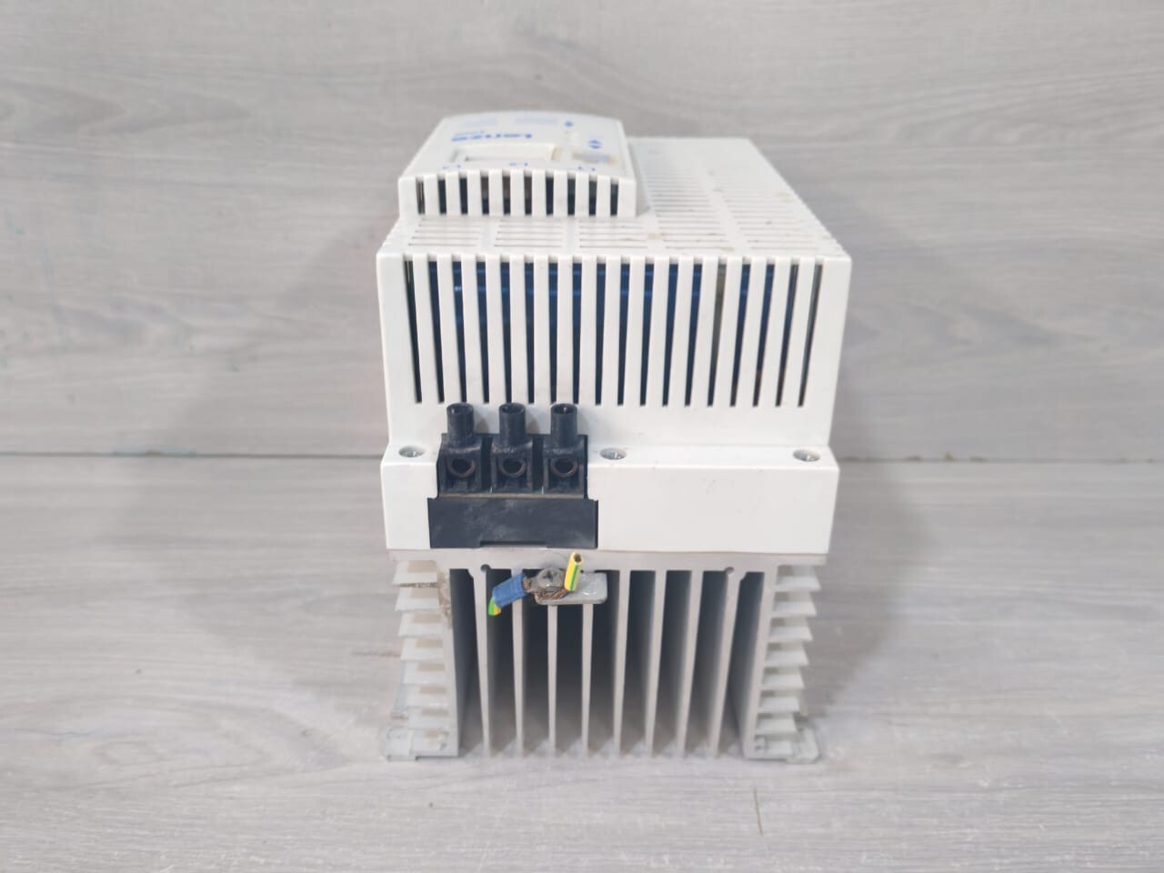 LENZE ESMD752L4TXA LENZE ESMD752L4TXA SMD INVERTER 8