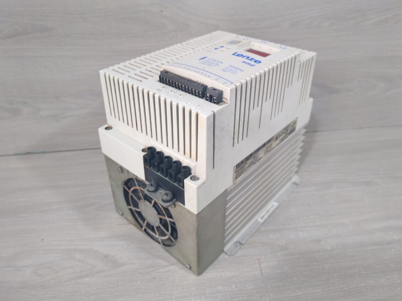 LENZE ESMD752L4TXA LENZE ESMD752L4TXA SMD INVERTER 10