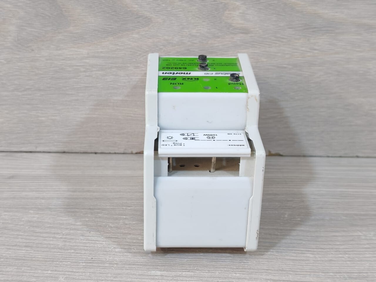 MERTEN 649202 MERTEN 649202 KNX SWITCH ACTUATOR REG-K/2x230/10 4
