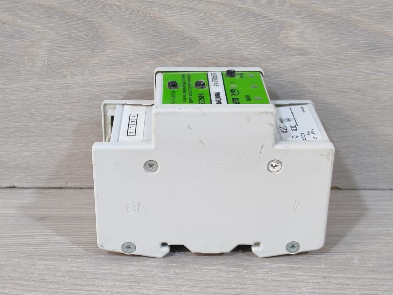 MERTEN 649202 MERTEN 649202 KNX SWITCH ACTUATOR REG-K/2x230/10 6