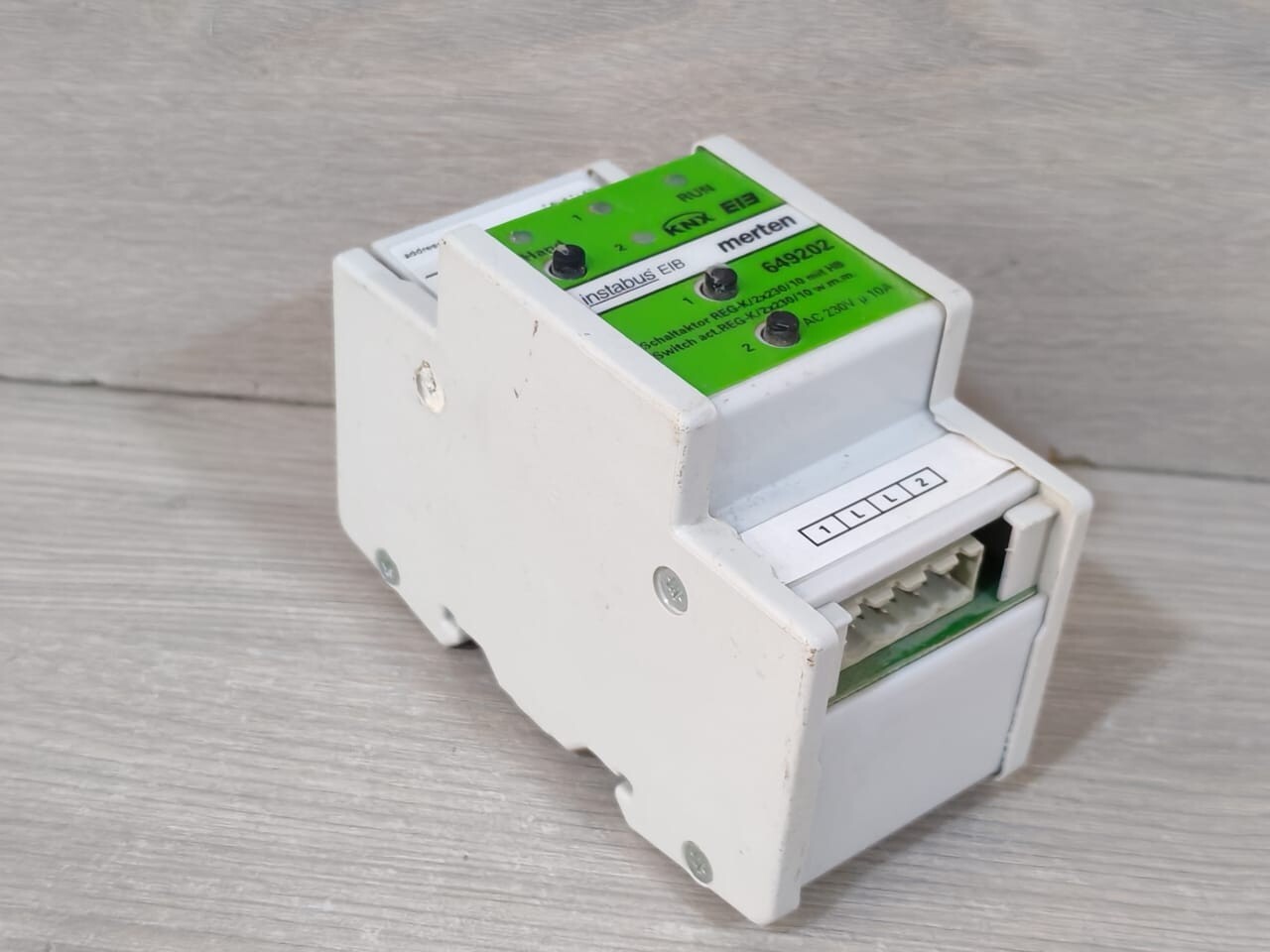 MERTEN 649202 MERTEN 649202 KNX SWITCH ACTUATOR REG-K/2x230/10 9
