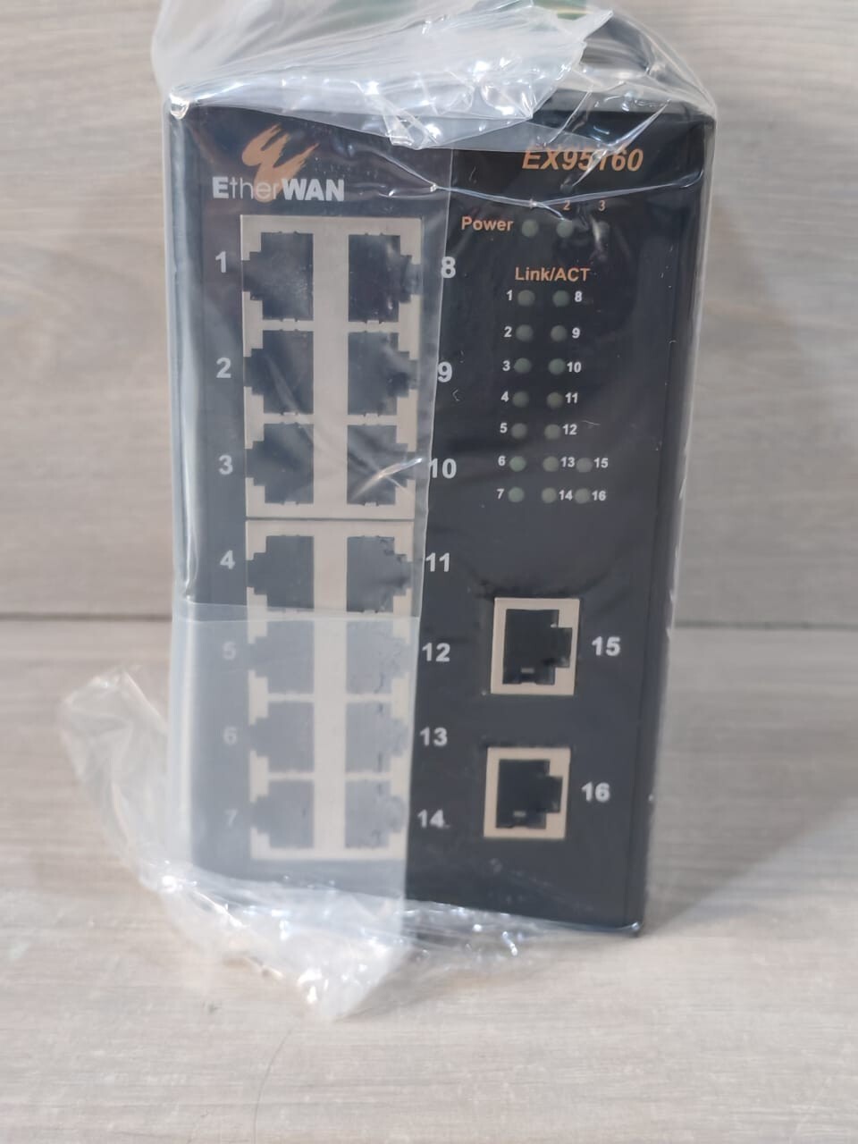 ETHERWAN EX95160-00B ETHERWAN EX95160-00B 16*10/100TX Hardened Unmanaged Switch 2