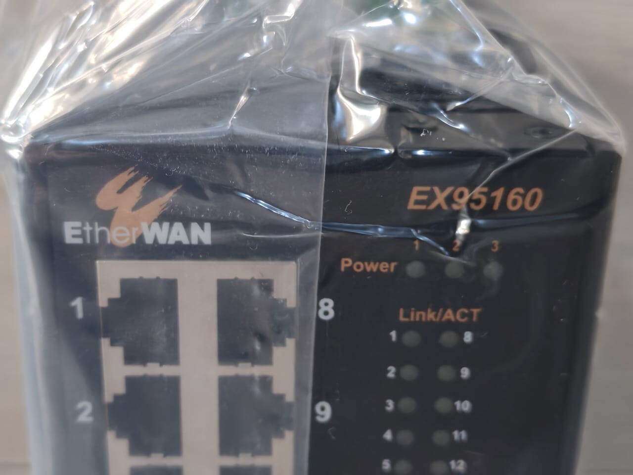 ETHERWAN EX95160-00B ETHERWAN EX95160-00B 16*10/100TX Hardened Unmanaged Switch 3