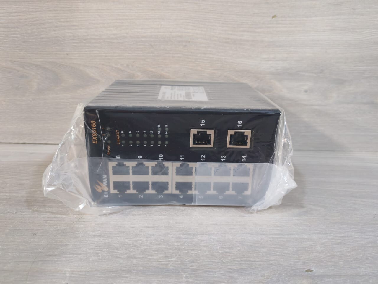 ETHERWAN EX95160-00B ETHERWAN EX95160-00B 16*10/100TX Hardened Unmanaged Switch 4