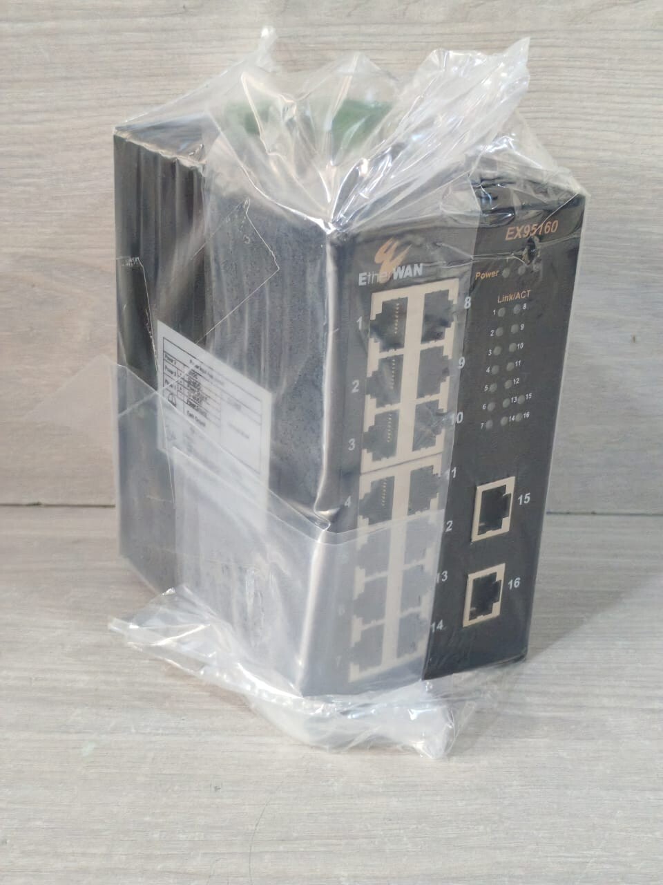 ETHERWAN EX95160-00B ETHERWAN EX95160-00B 16*10/100TX Hardened Unmanaged Switch 5