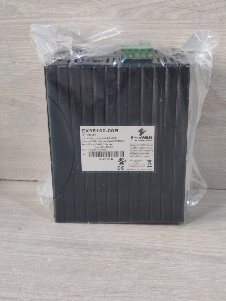 ETHERWAN EX95160-00B ETHERWAN EX95160-00B 16*10/100TX Hardened Unmanaged Switch 8