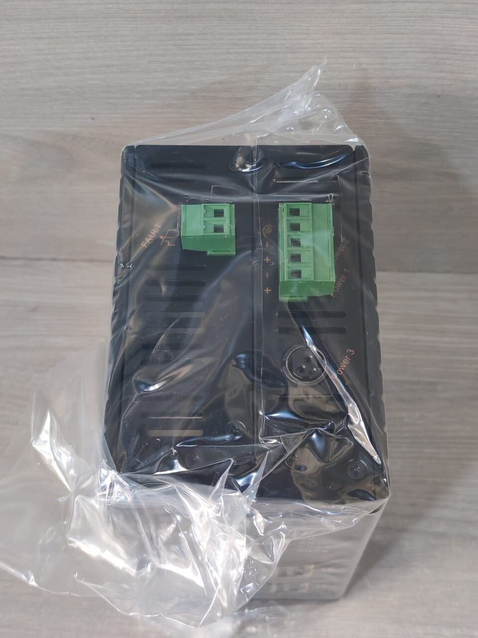 ETHERWAN EX95160-00B ETHERWAN EX95160-00B 16*10/100TX Hardened Unmanaged Switch 10