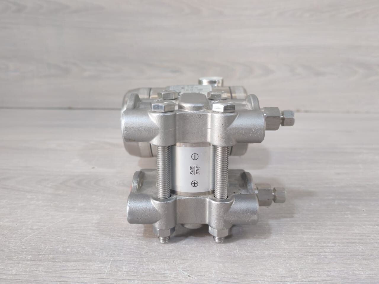 KLAY INSTRUMENTS DP-4000-S-D-S-S-S-V-S-S-S-I KLAY INSTRUMENTS DP-4000-S-D-S-S-S-V-S-S-S-I DIFFERENTIAL PRESSURE TRANSMITTERS 8