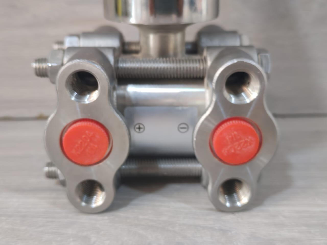 KLAY INSTRUMENTS DP-4000-S-D-S-S-S-V-S-S-S-I KLAY INSTRUMENTS DP-4000-S-D-S-S-S-V-S-S-S-I DIFFERENTIAL PRESSURE TRANSMITTERS 9